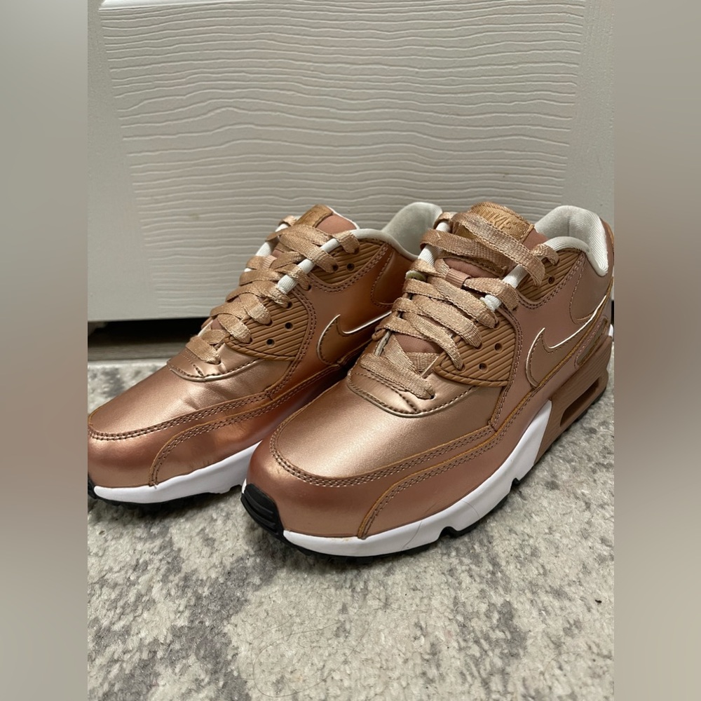 Nike Air Max 90 SE rose gold size US 5.5 Y